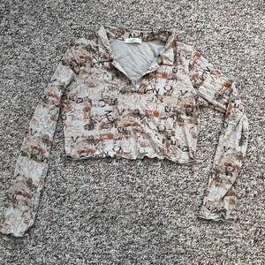 Y2K Graphic Collared Long Sleeve Crop Top – Rebellious Dreamer (L)